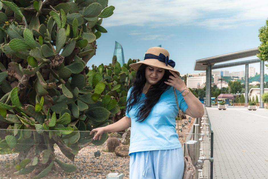 How to Style Oversized Hoodies Without Looking Sloppy: A Streetwear Guide